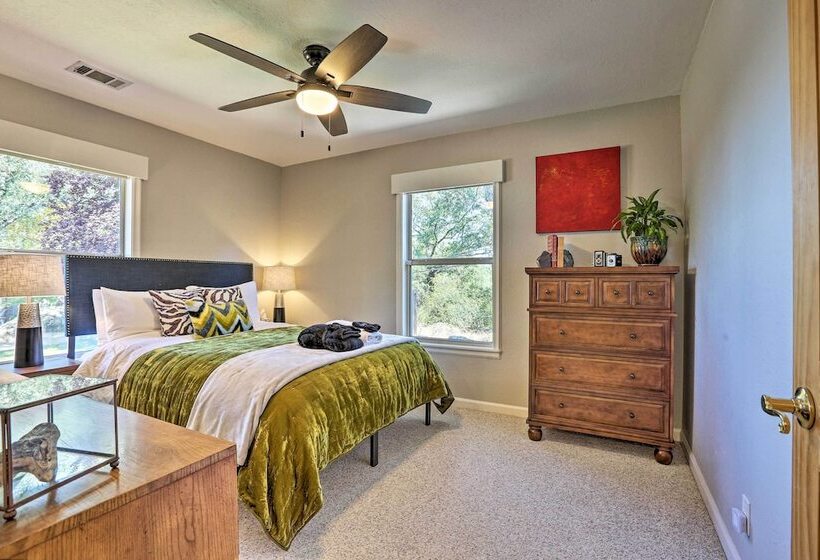 Luxe Auburn Hideaway W/ Tennis Court & Views!