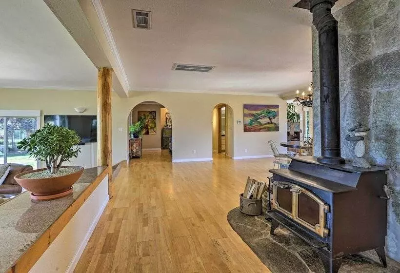 Luxe Auburn Hideaway W/ Tennis Court & Views!