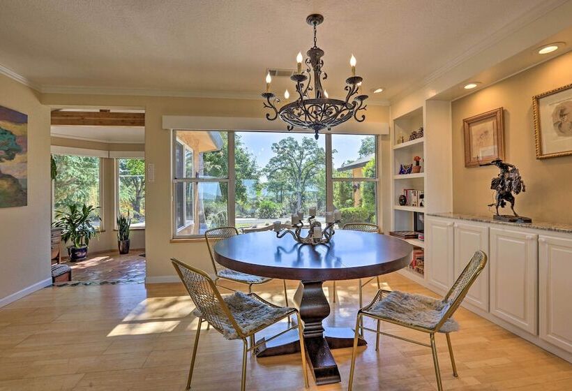 Luxe Auburn Hideaway W/ Tennis Court & Views!