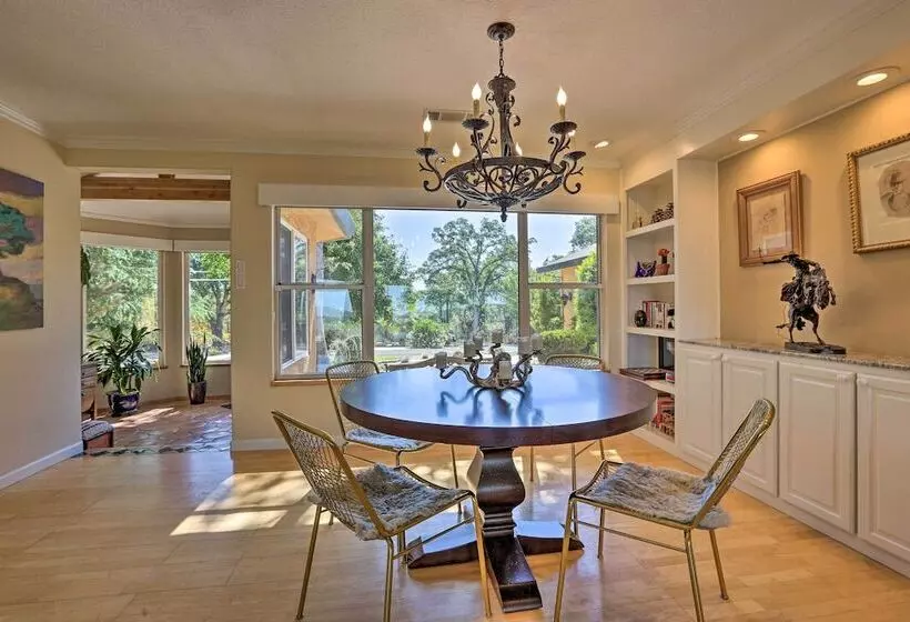 Luxe Auburn Hideaway W/ Tennis Court & Views!