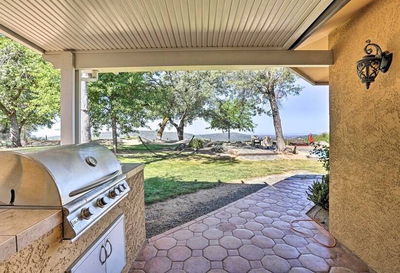 Luxe Auburn Hideaway W/ Tennis Court & Views!