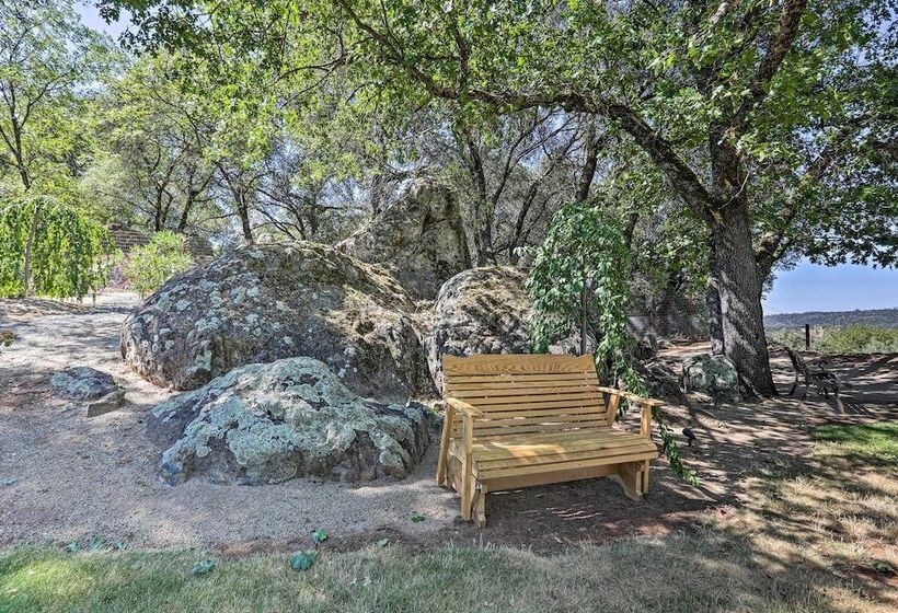 Luxe Auburn Hideaway W/ Tennis Court & Views!