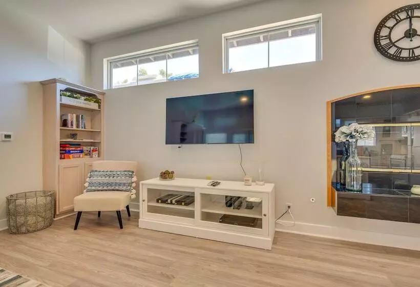 Luxe Pasadena Casita W/ Fireplace & Grill