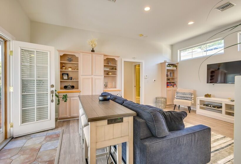 Luxe Pasadena Casita W/ Fireplace & Grill