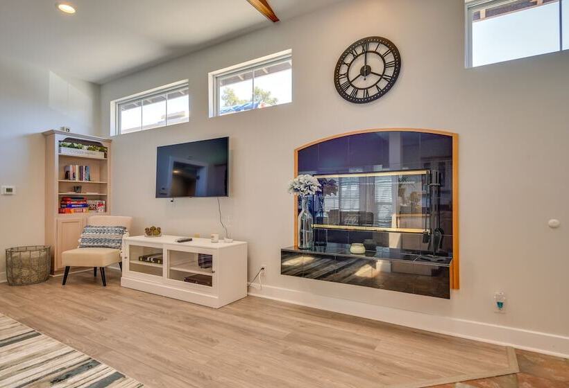 Luxe Pasadena Casita W/ Fireplace & Grill