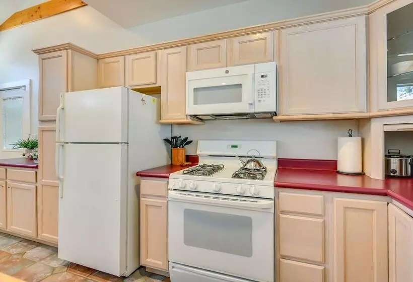 Luxe Pasadena Casita W/ Fireplace & Grill