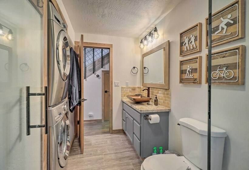 Incline Village Cabin W/ Patio: 2 Mi To Beach!