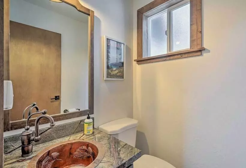 Incline Village Cabin W/ Patio: 2 Mi To Beach!