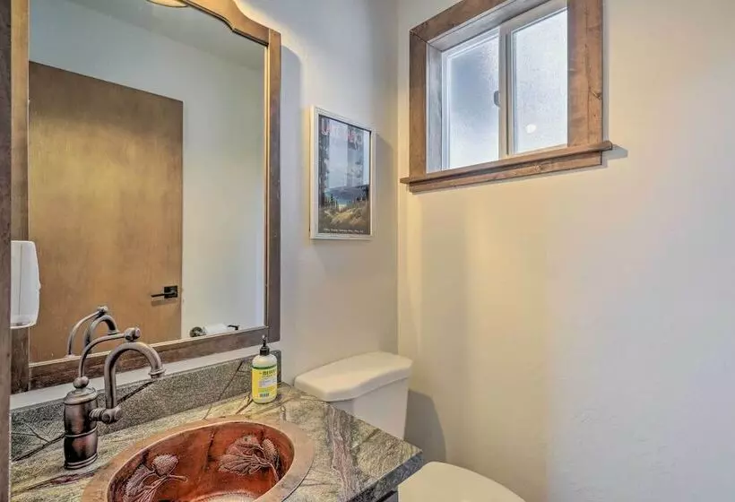 Incline Village Cabin W/ Patio: 2 Mi To Beach!