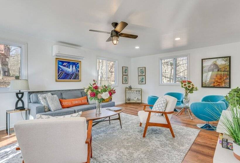 Deck, Fire Pit & Pool Access At Poconos Retreat!