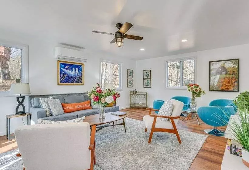 Deck, Fire Pit & Pool Access At Poconos Retreat!