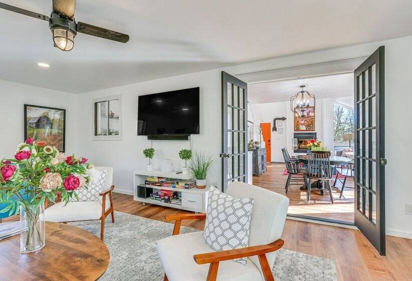 Deck, Fire Pit & Pool Access At Poconos Retreat!