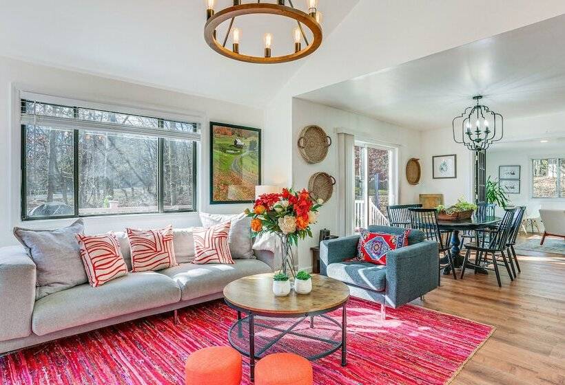 Deck, Fire Pit & Pool Access At Poconos Retreat!