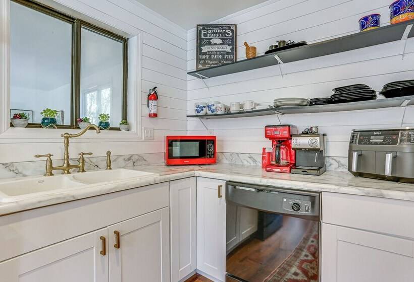 Deck, Fire Pit & Pool Access At Poconos Retreat!