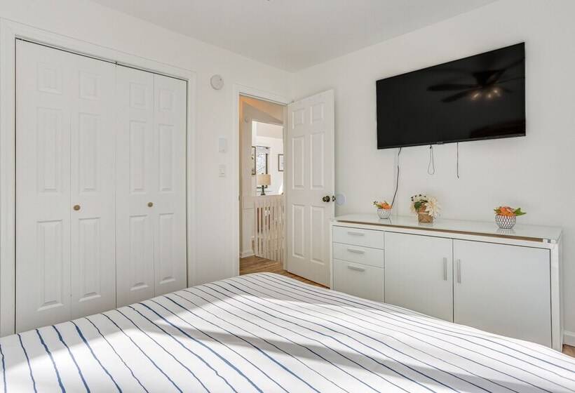 Deck, Fire Pit & Pool Access At Poconos Retreat!