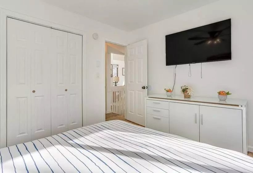 Deck, Fire Pit & Pool Access At Poconos Retreat!