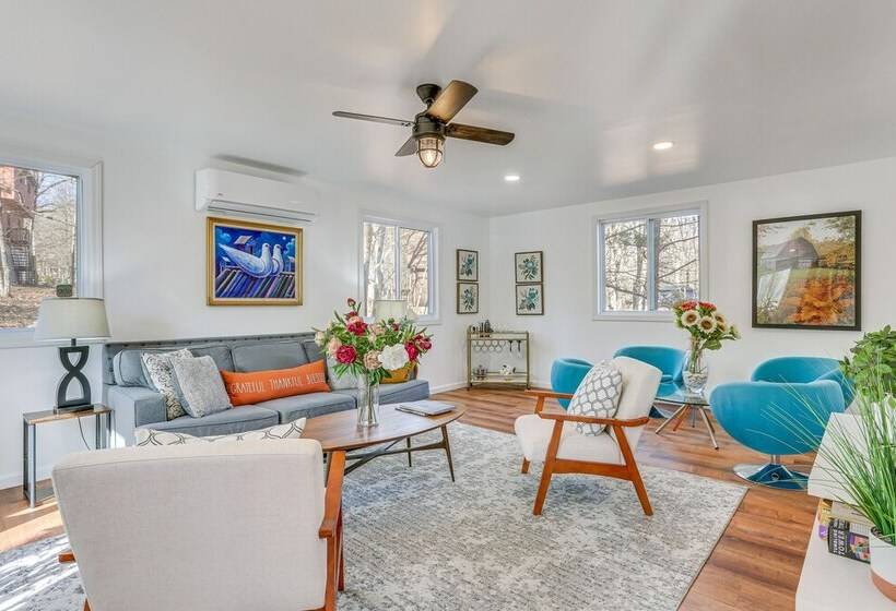 Deck, Fire Pit & Pool Access At Poconos Retreat!