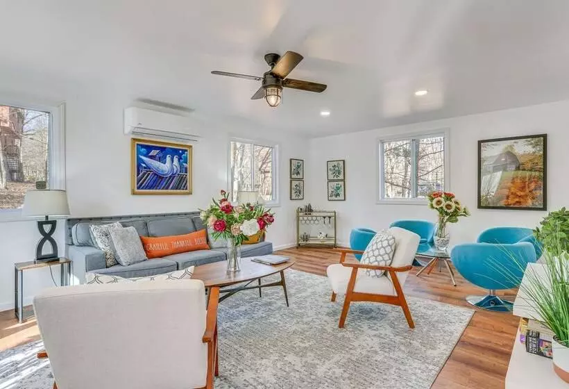 Deck, Fire Pit & Pool Access At Poconos Retreat!