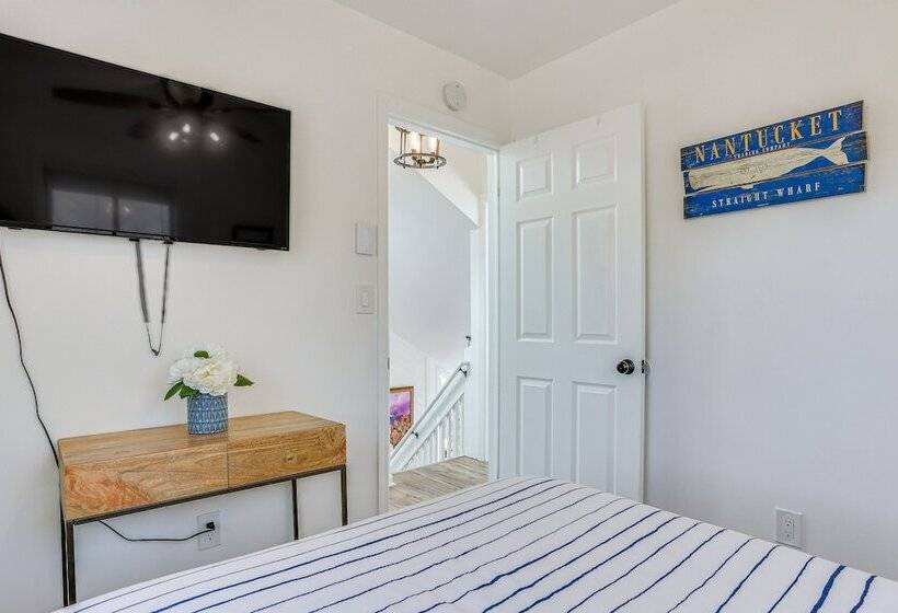 Deck, Fire Pit & Pool Access At Poconos Retreat!