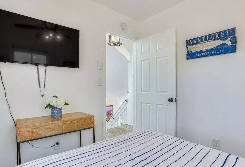 Deck, Fire Pit & Pool Access At Poconos Retreat!