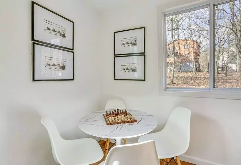 Deck, Fire Pit & Pool Access At Poconos Retreat!