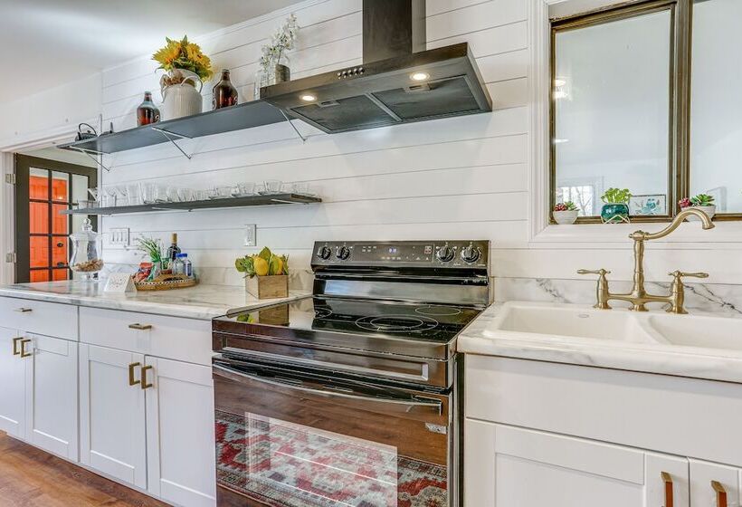 Deck, Fire Pit & Pool Access At Poconos Retreat!