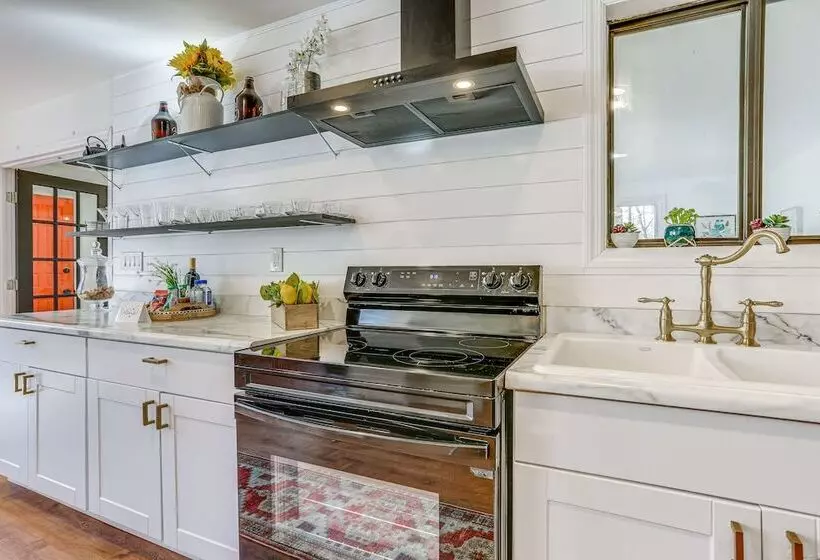 Deck, Fire Pit & Pool Access At Poconos Retreat!