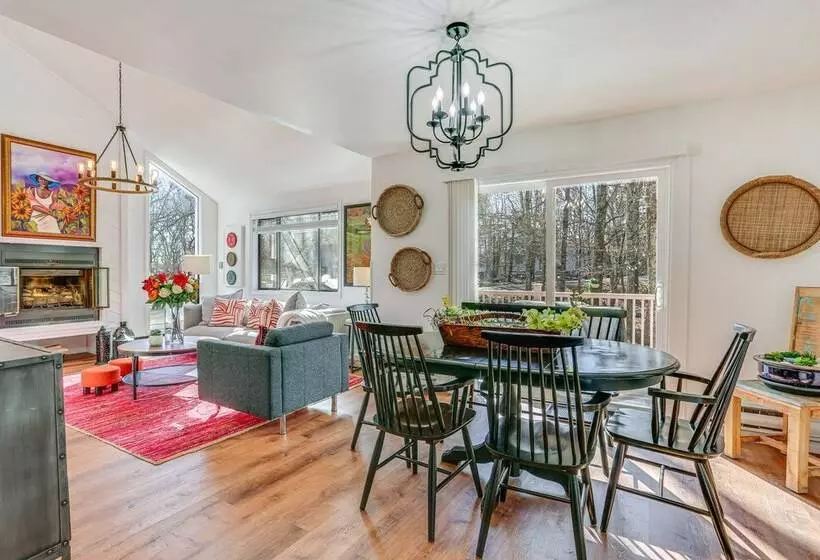 Deck, Fire Pit & Pool Access At Poconos Retreat!