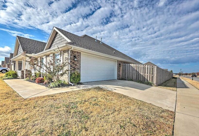 Fayetteville Home: Near University & Biking Trails