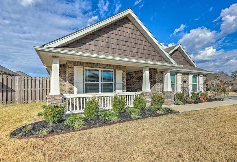Fayetteville Home: Near University & Biking Trails