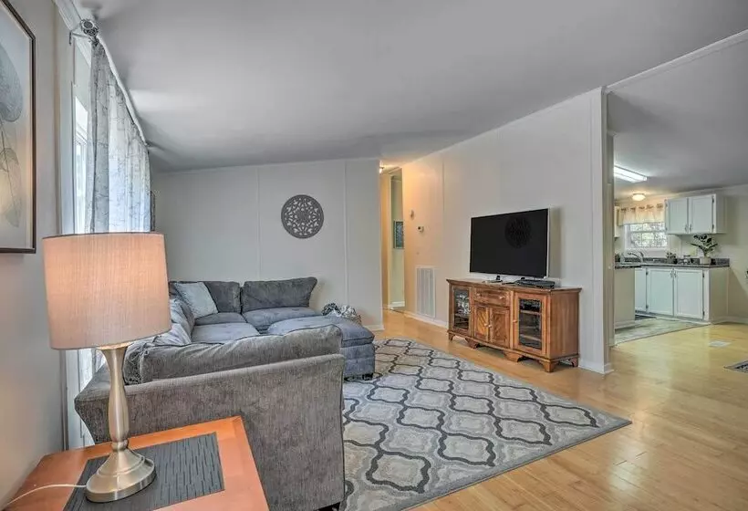 Mt Pleasant Retreat W/ Grill: 10 Mi To Beach