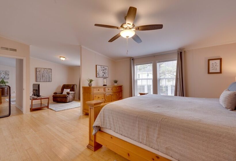 Mt Pleasant Retreat W/ Grill: 10 Mi To Beach