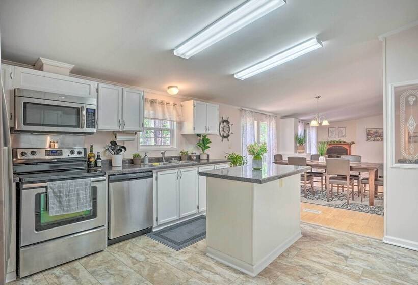 Mt Pleasant Retreat W/ Grill: 10 Mi To Beach