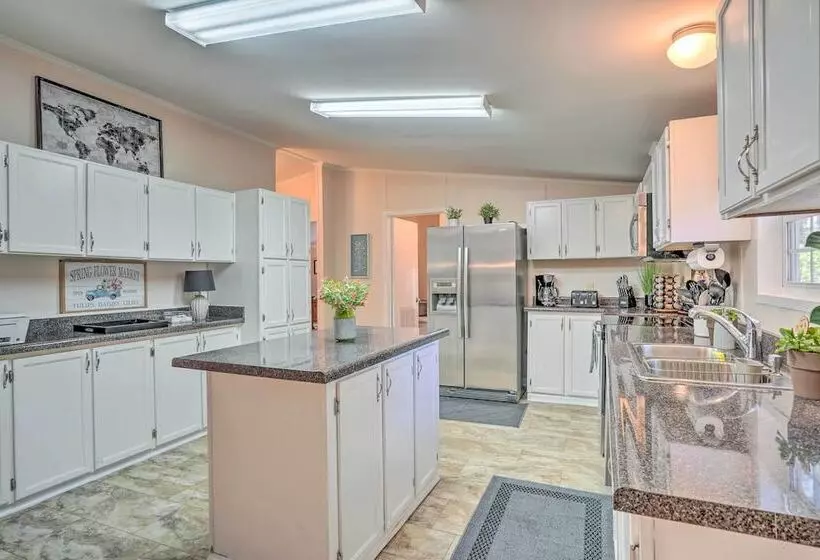 Mt Pleasant Retreat W/ Grill: 10 Mi To Beach