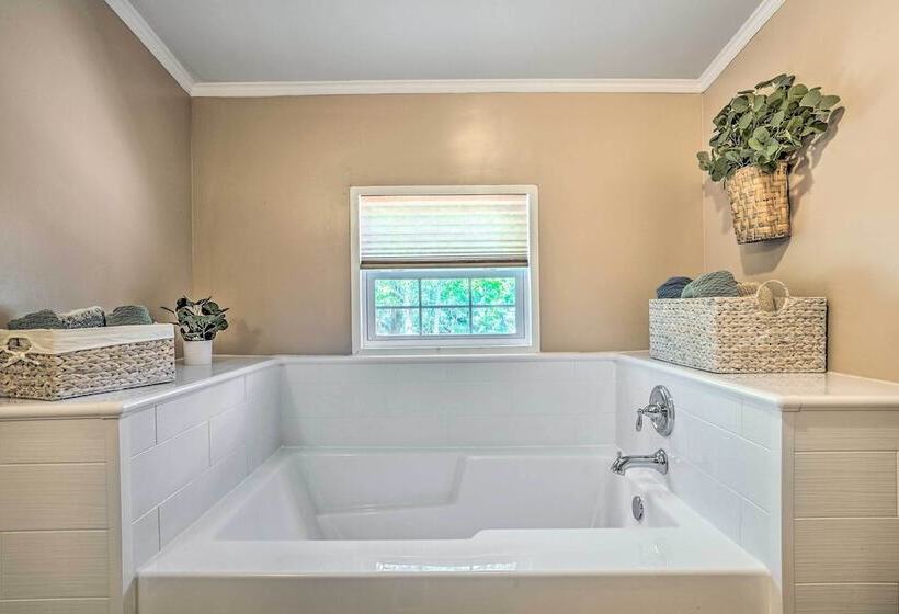 Mt Pleasant Retreat W/ Grill: 10 Mi To Beach