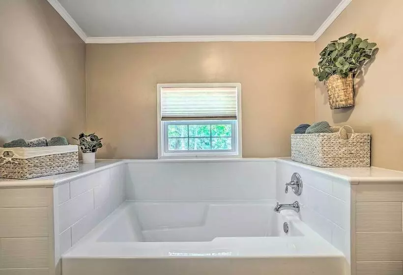 Mt Pleasant Retreat W/ Grill: 10 Mi To Beach