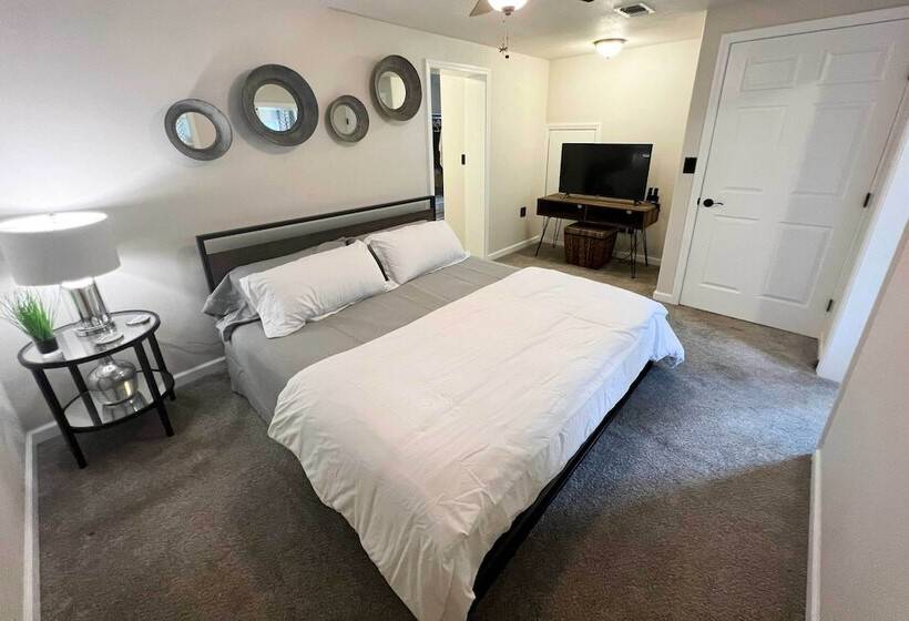 On The Rocks   A Modern Home W/ Decks & Views