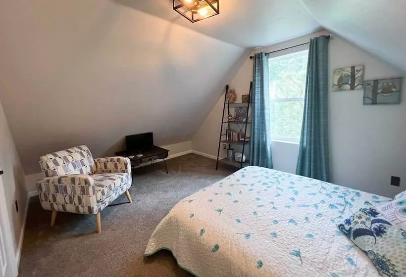 On The Rocks   A Modern Home W/ Decks & Views