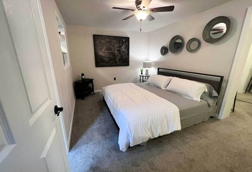 On The Rocks   A Modern Home W/ Decks & Views