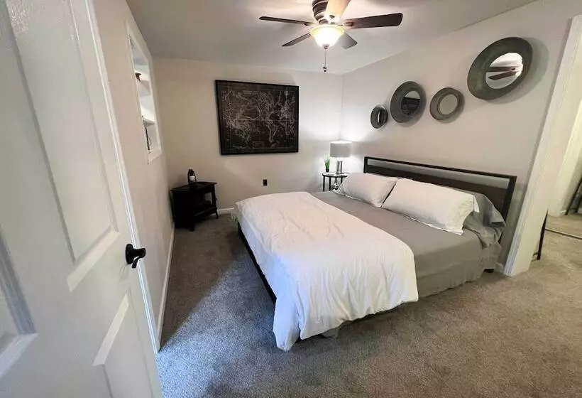 On The Rocks   A Modern Home W/ Decks & Views