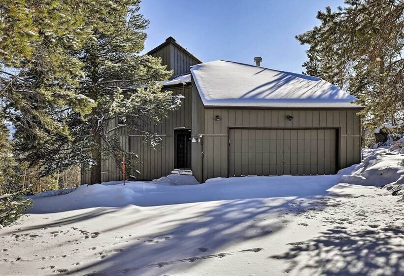 Panoramic Mountain View Retreat W/ Hot Tub + Deck!