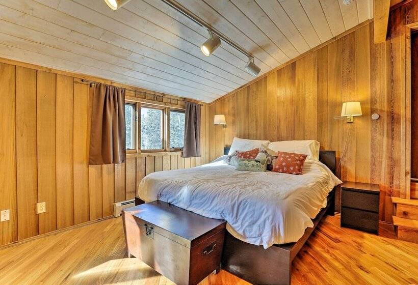 Panoramic Mountain View Retreat W/ Hot Tub + Deck!