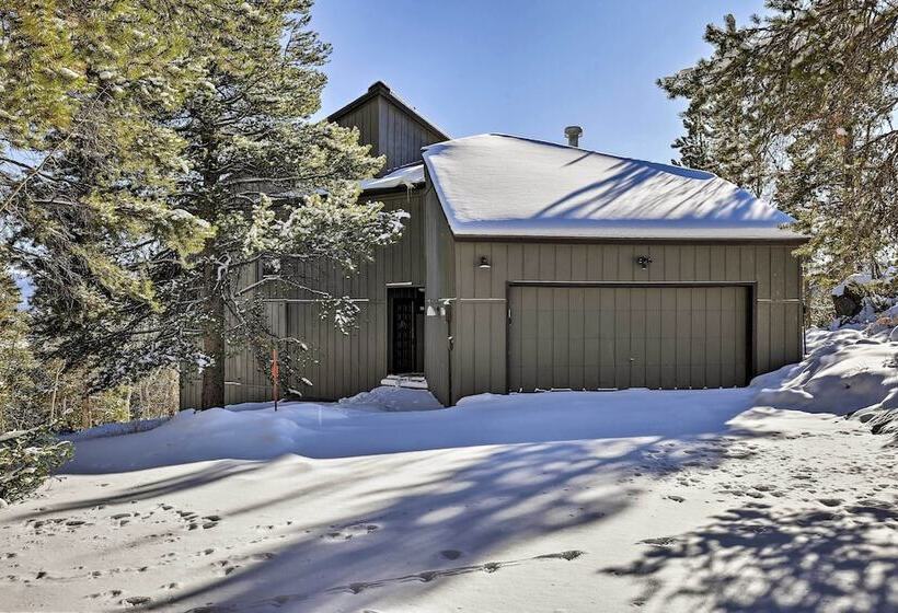 Panoramic Mountain View Retreat W/ Hot Tub + Deck!