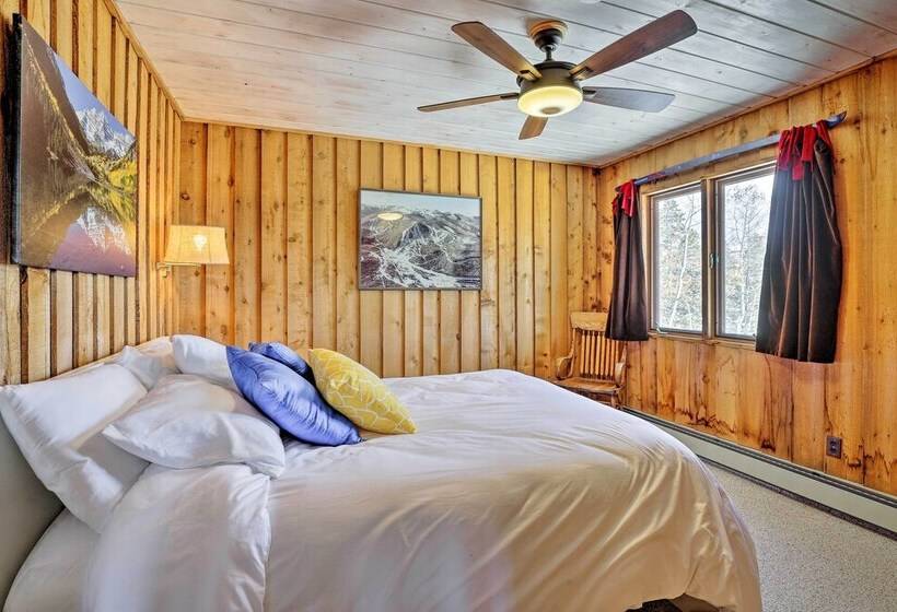 Panoramic Mountain View Retreat W/ Hot Tub + Deck!