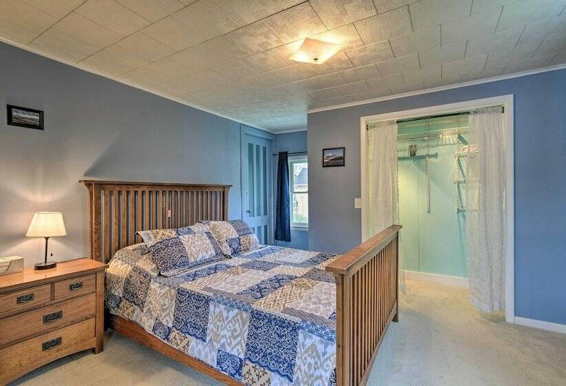 Penn Yan Escape W/ Yard, 1 Mi To Keuka Lake!