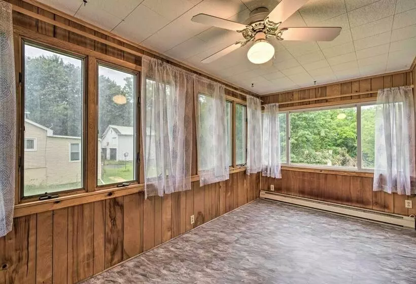 Penn Yan Escape W/ Yard, 1 Mi To Keuka Lake!