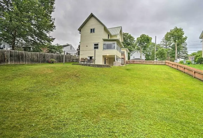 Penn Yan Escape W/ Yard, 1 Mi To Keuka Lake!