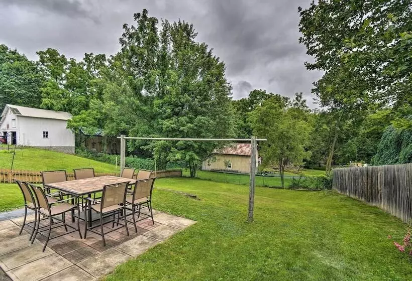 Penn Yan Escape W/ Yard, 1 Mi To Keuka Lake!