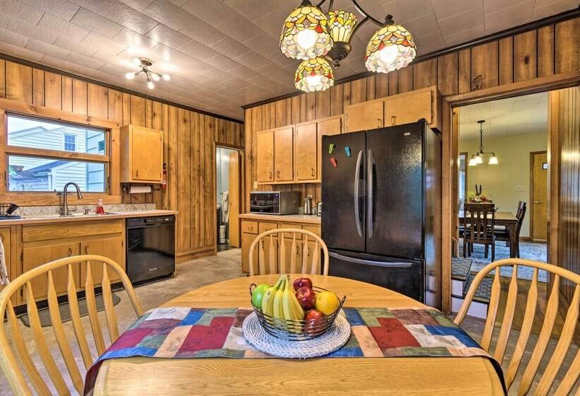 Penn Yan Escape W/ Yard, 1 Mi To Keuka Lake!