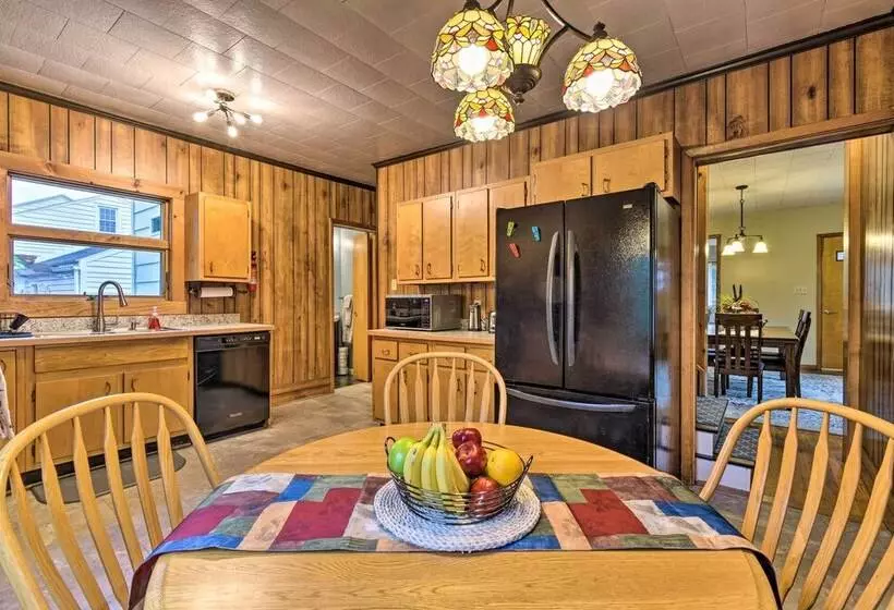 Penn Yan Escape W/ Yard, 1 Mi To Keuka Lake!